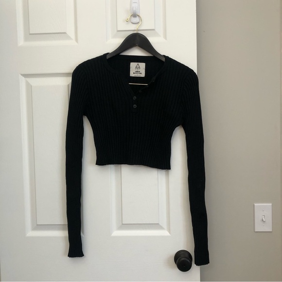 UNIF X Urban Outfitters Ribbed Cropped Henley Crop Long Sleeve Top in Black M/L - Picture 3 of 14